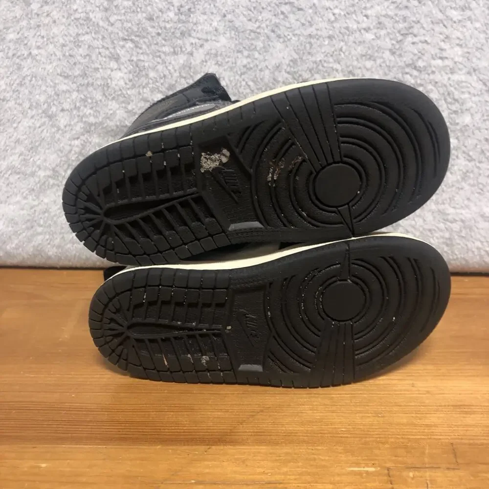 NIKE AIR JORDAN 1 MID SE (GS)BLACK/METALLIC Silver (FZ3937 001) Size 9C Child